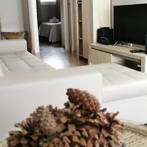 https://cozy-well-located-apartment-tenerife-sur-golf.adeje-hotels.com